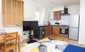 Evergreen Apartments-Flat 5, London